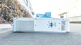 Integrated photovoltaic storage and off-grid machine/cabinet - IMAX